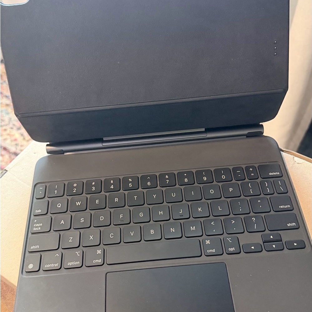 Apple Black Tablet Case with Keyboard